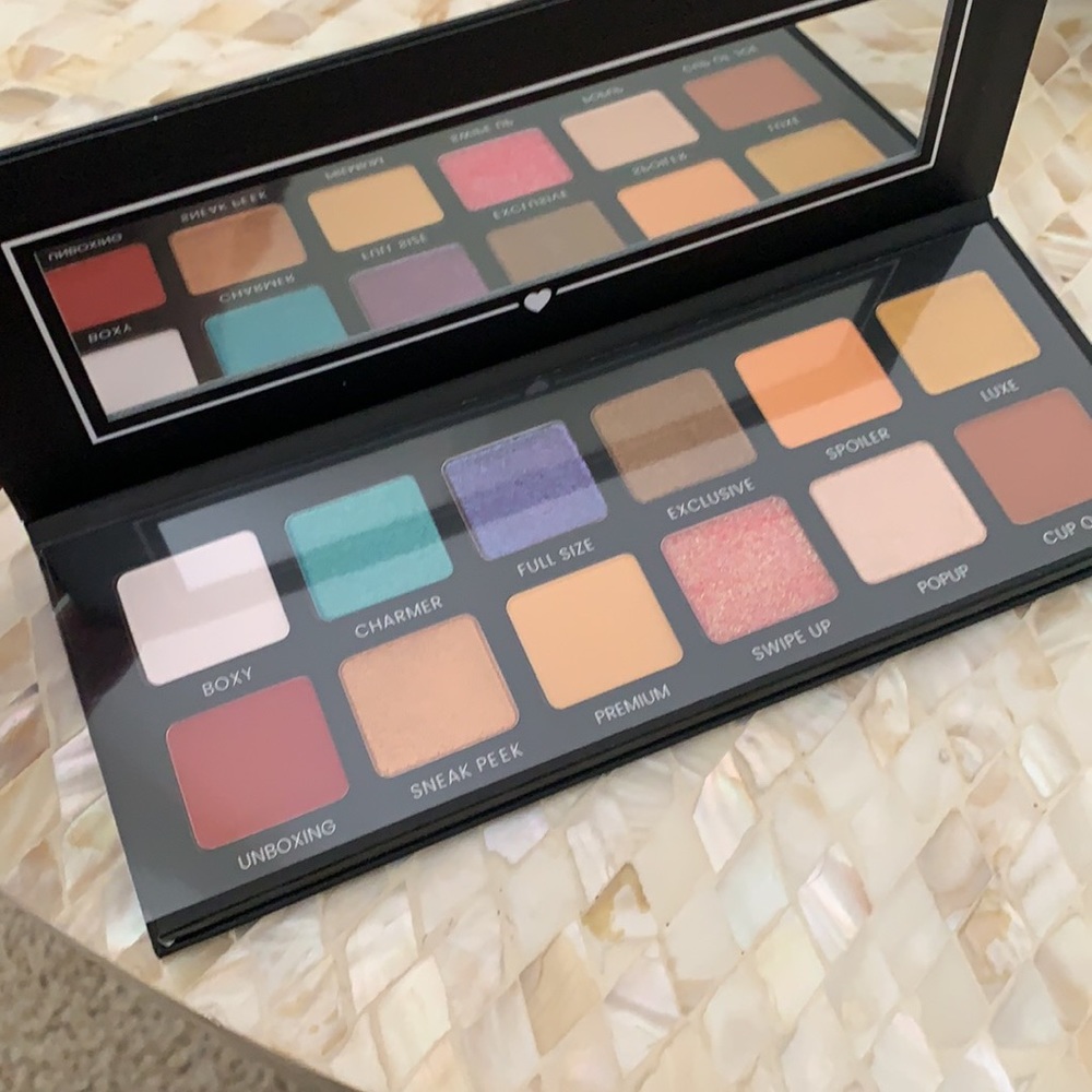 ❤️ Boxy Charm Pressed Eye Shadow Palette NEW